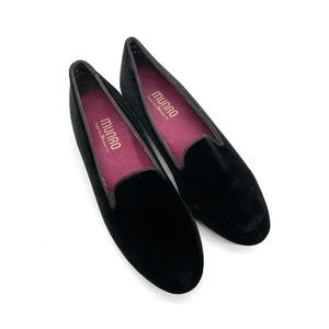 Munro American Brand Black Velvet Cerise size 7 M made USA Removable Footbed